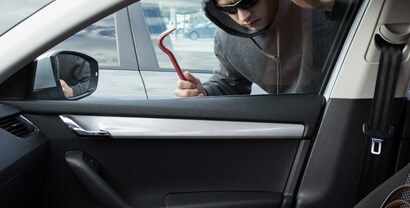 3M(TM) 汽車隔熱紙：加強保安，延長車窗玻璃被破壞的時間。
