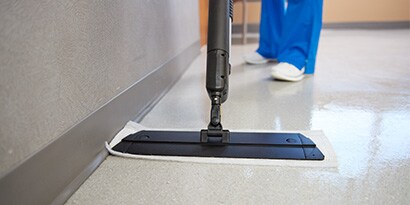3M mop in use
