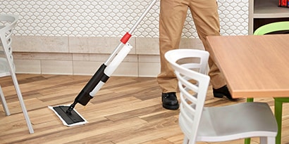 3M mop being used
