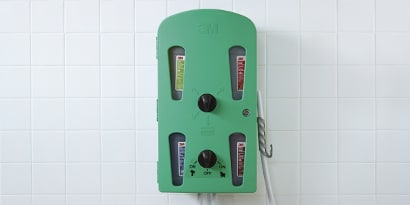 3M™ Flow Control Wall Mount System
