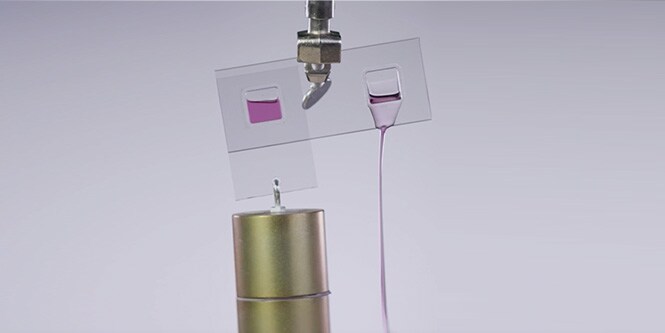 耐化學性3M膠帶，展示其對電子設備的高粘接強度和耐化學性。
