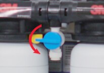 Opening the flush valve of a 3M™ High Flow Series Multi-Equipment Filtration System Model DP290.
